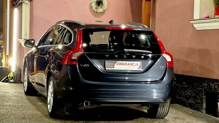 Volvo V60 cena 37999 przebieg: 200000, rok produkcji 2013 z Gąbin małe 562